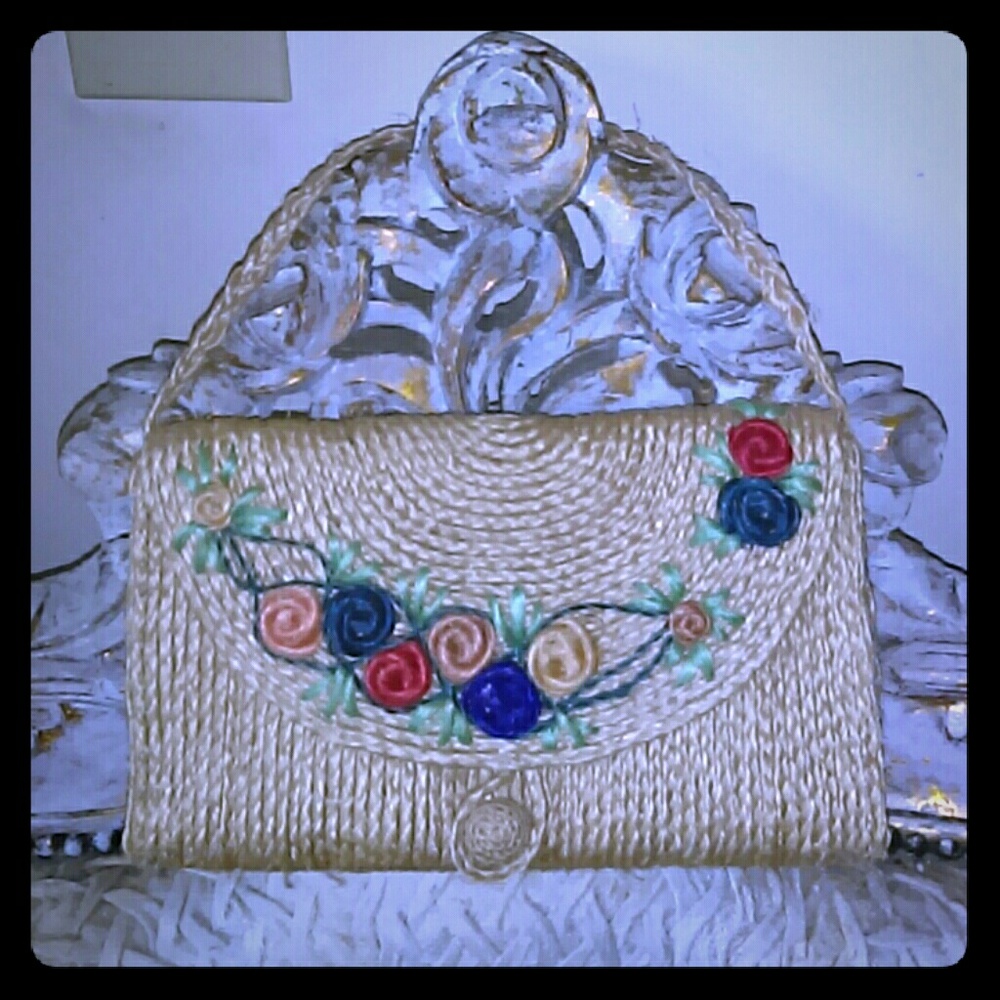 Vintage Woven Straw Bag/Clutch Floral Detail 🌹💐